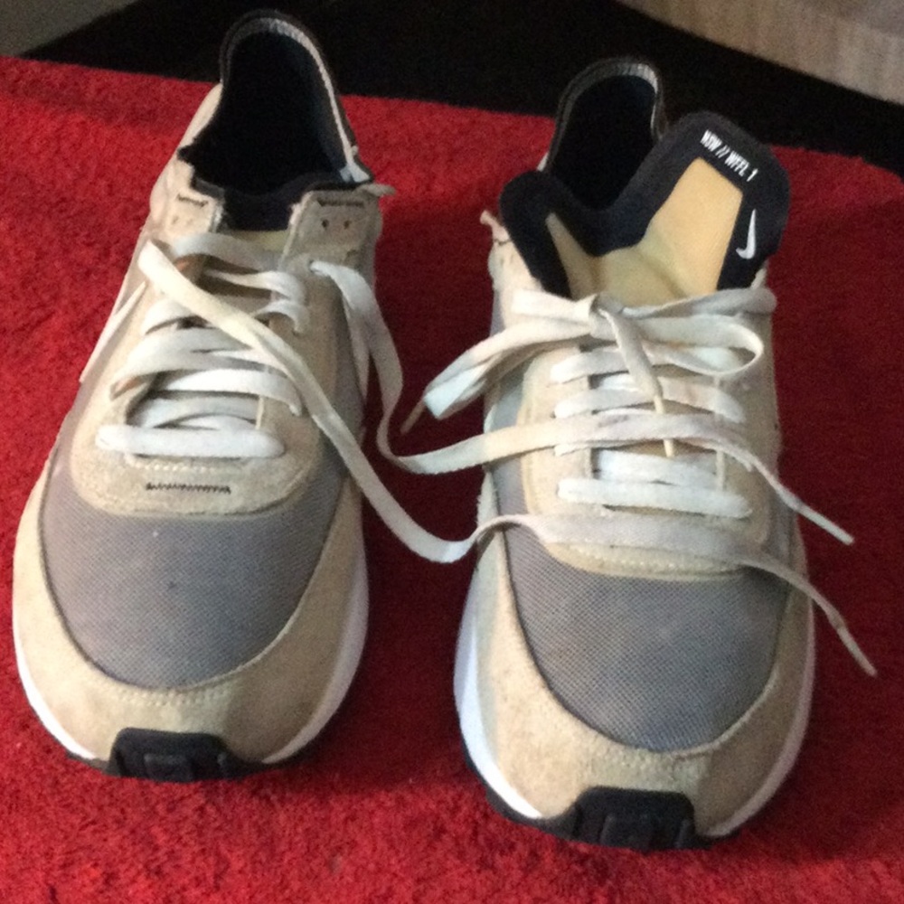 Nike Men's Beige and Gray Sneakers